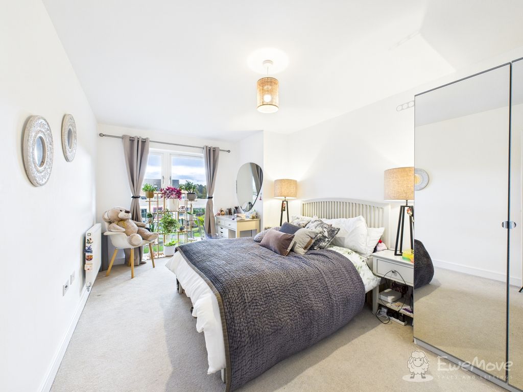 Additional image 9 of 2 bed flat for saleThorpe Court, Thorpe Close, Bordon GU35