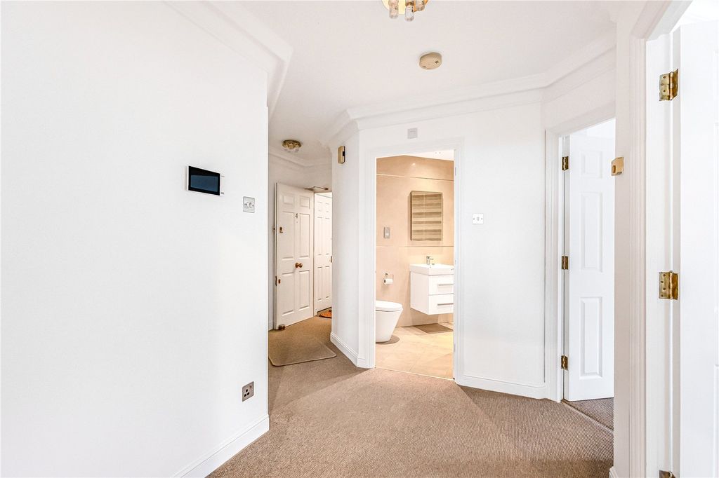 Additional image 5 of 2 bed flat for saleAllum Lane, Elstree, Borehamwood, Hertfordshire WD6