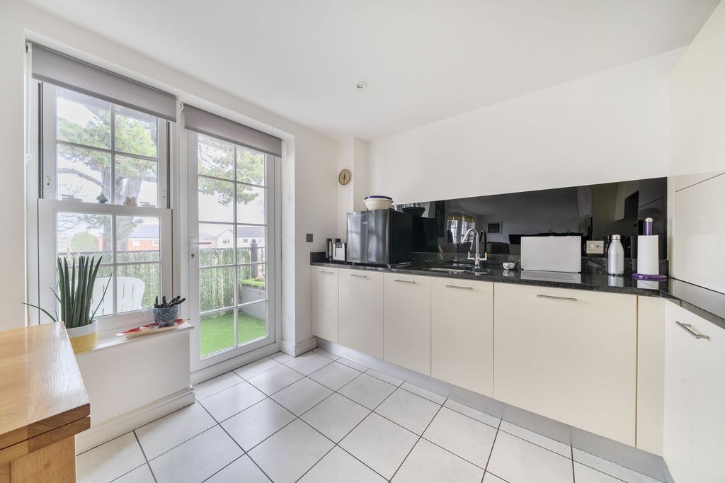 Additional image 4 of 2 bed flat for saleAldwick Avenue, Aldwick, Bognor Regis PO21