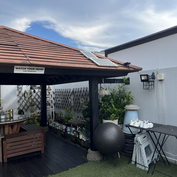 35 Parry Avenue photo 2