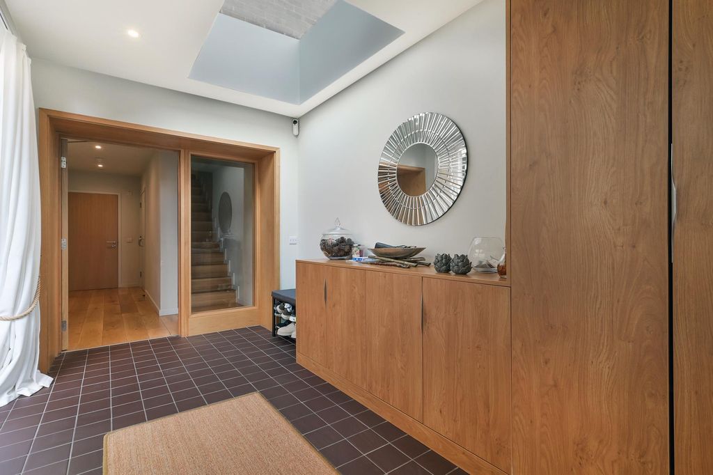 Additional image 2 of 4 bed town house for saleIsambard Court, Brentford TW8