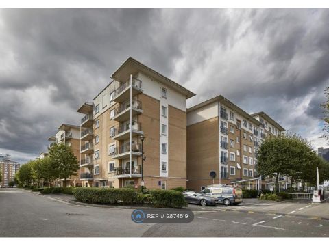 Sail Court, London E14