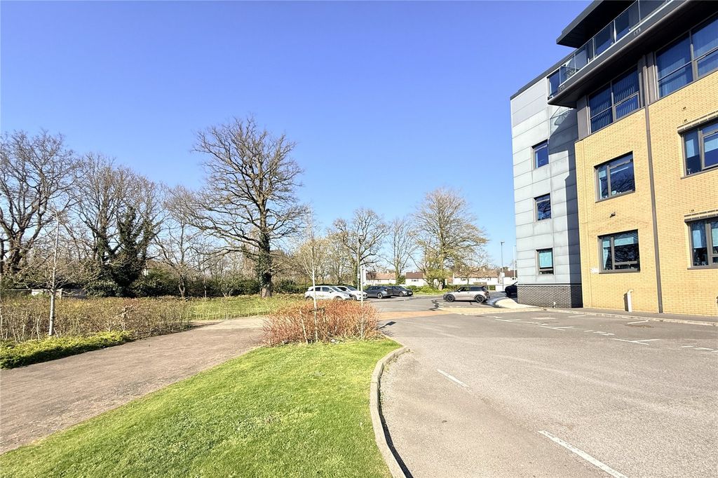 Additional image 11 of 2 bed flat for saleWokingham Road, Bracknell, Berkshire RG42