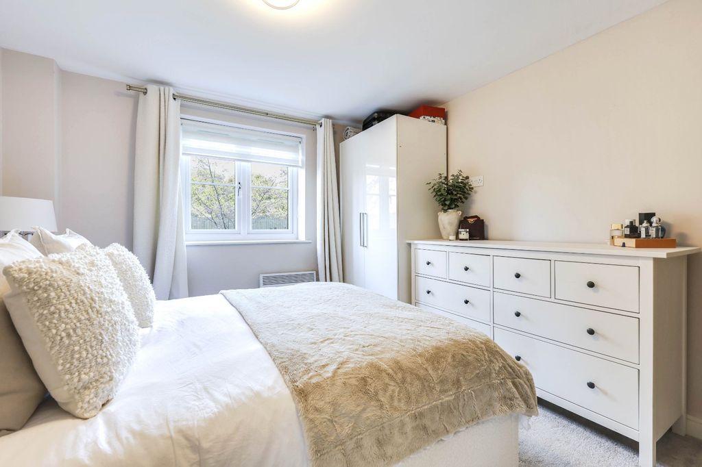 Additional image 6 of 2 bed flat for saleWaterside View, Harrogate Road, Bradford, West Yorkshire BD10