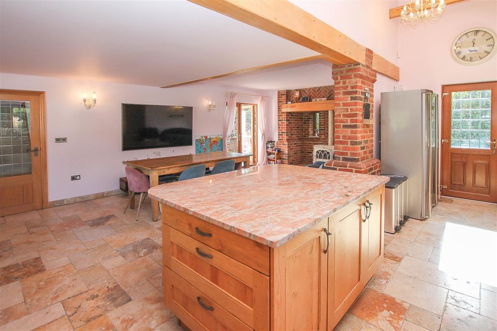 Additional image 10 of 6 bed detached house for saleHay Green Lane, Hook End, Brentwood CM15