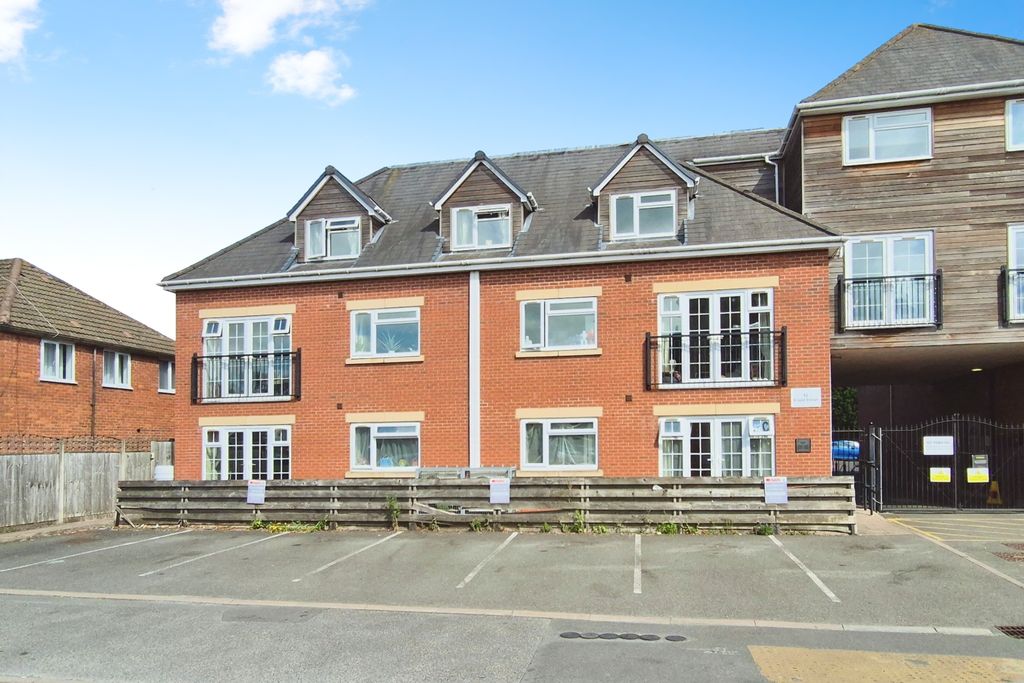 2 bed flat for saleBroad Street, Bromsgrove B61