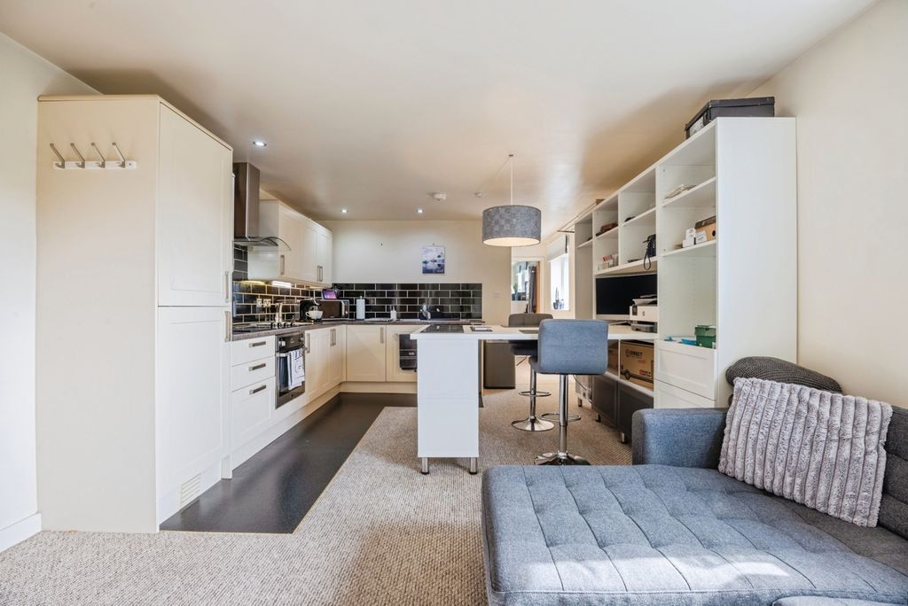 Additional image 4 of 1 bed flat for saleHigher Bore Street, Bodmin, Cornwall PL31