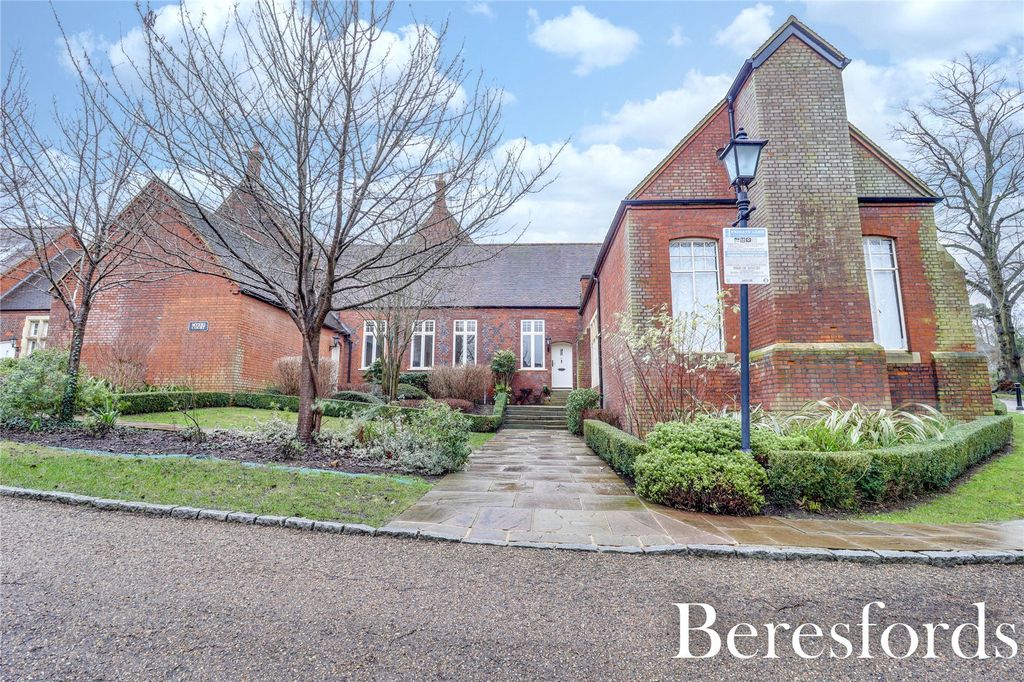 2 bed flat for saleMyers Court, The Galleries CM14