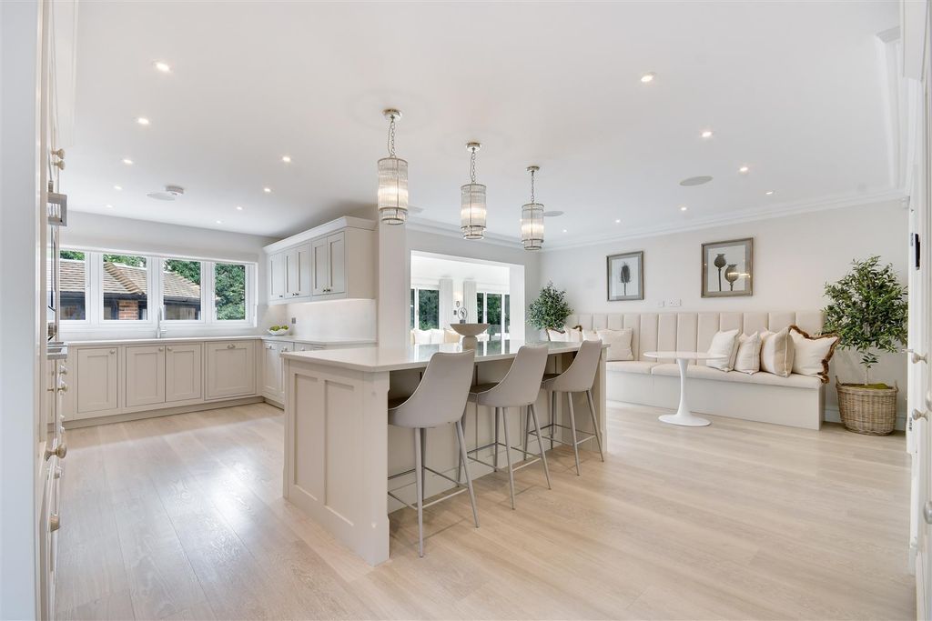 Additional image 12 of 6 bed detached house for saleWambrook Close, Hutton Mount, Brentwood CM13