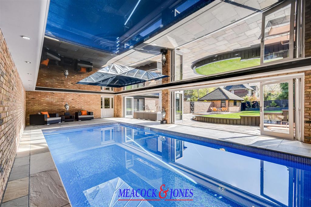 Additional image 17 of 6 bed detached house for saleChallacombe Close, Hutton Mount, Brentwood CM13