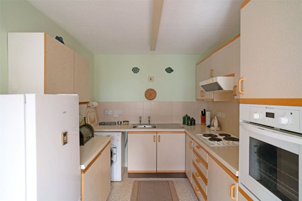 2 bed flat for saleStation Road, Broadway, Worcestershire WR12 photo 5