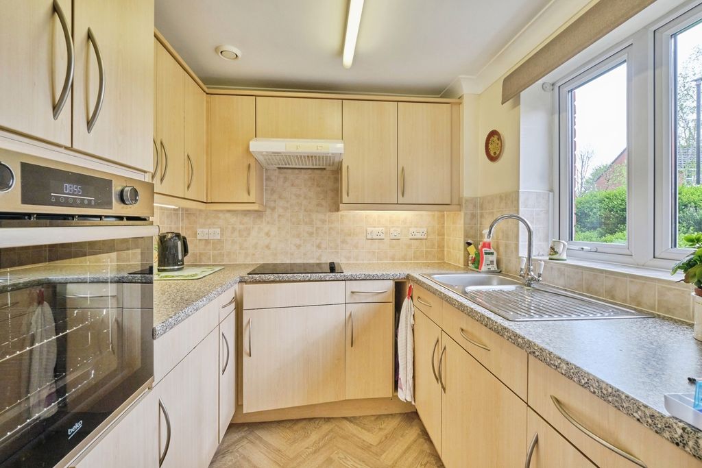 Additional image 2 of 1 bed flat for saleFarthings Court, Bridgnorth WV16