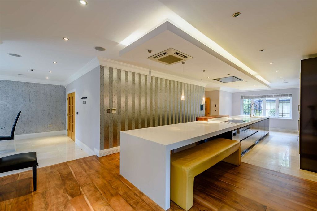 Additional image 3 of 5 bed detached house for salePark Lane, Hale WA15