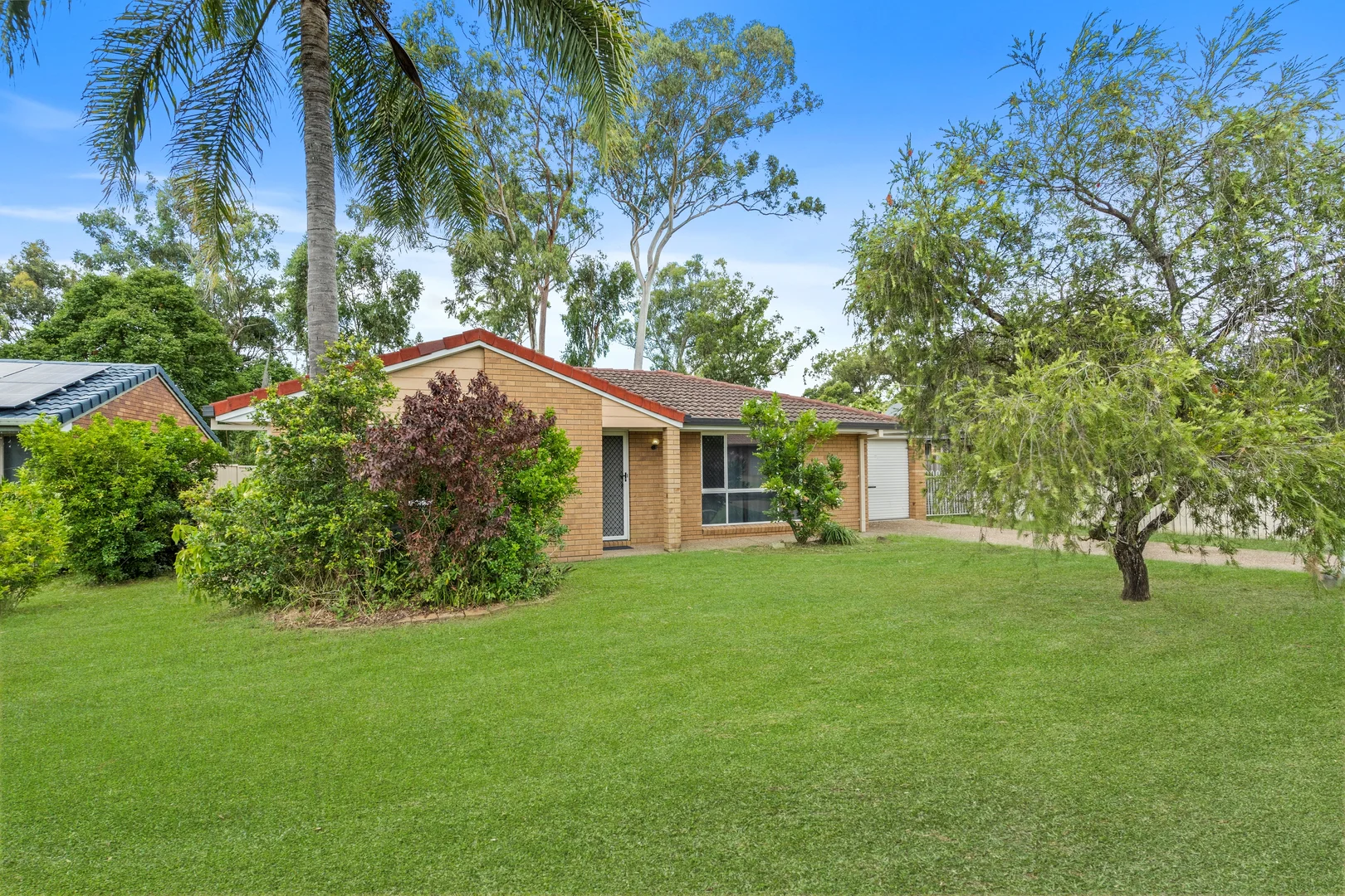 7 Williams Way, Calamvale QLD 4116 photo 2