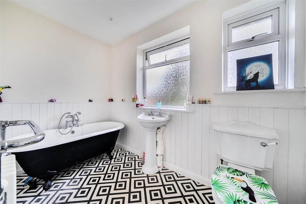 Additional image 6 of 4 bed detached house for saleWhite Cliff Gardens, Blandford Forum DT11