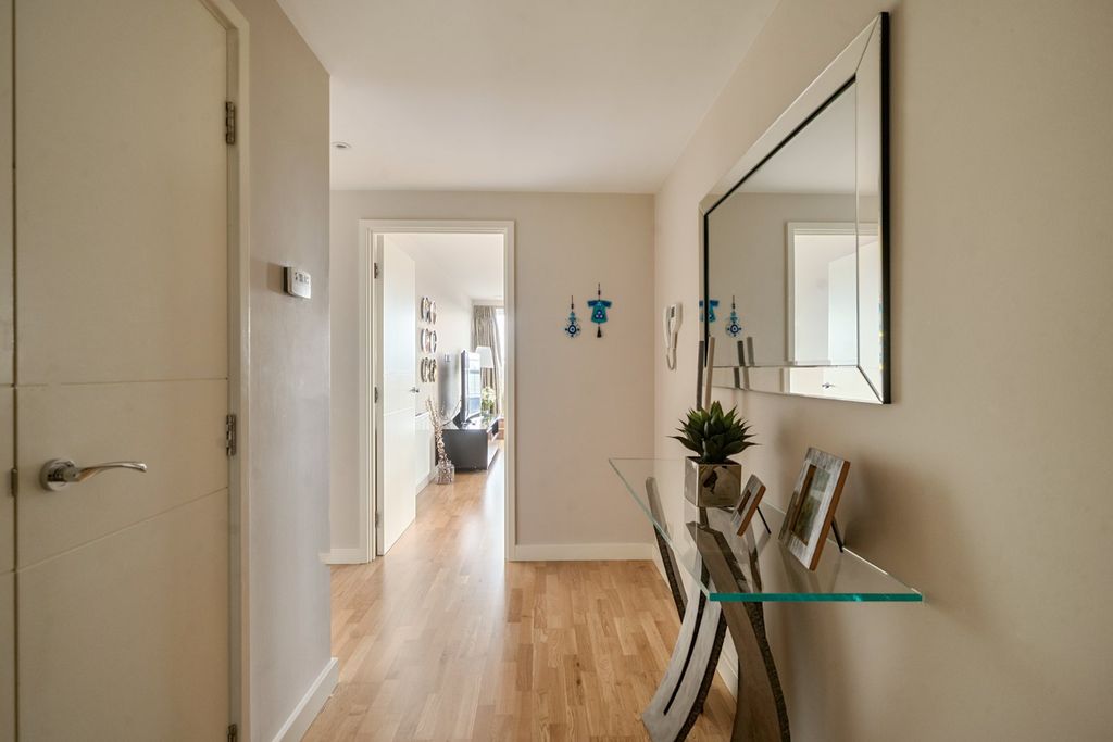 Additional image 6 of 4 bed flat for saleLighterage Court, High Street TW8