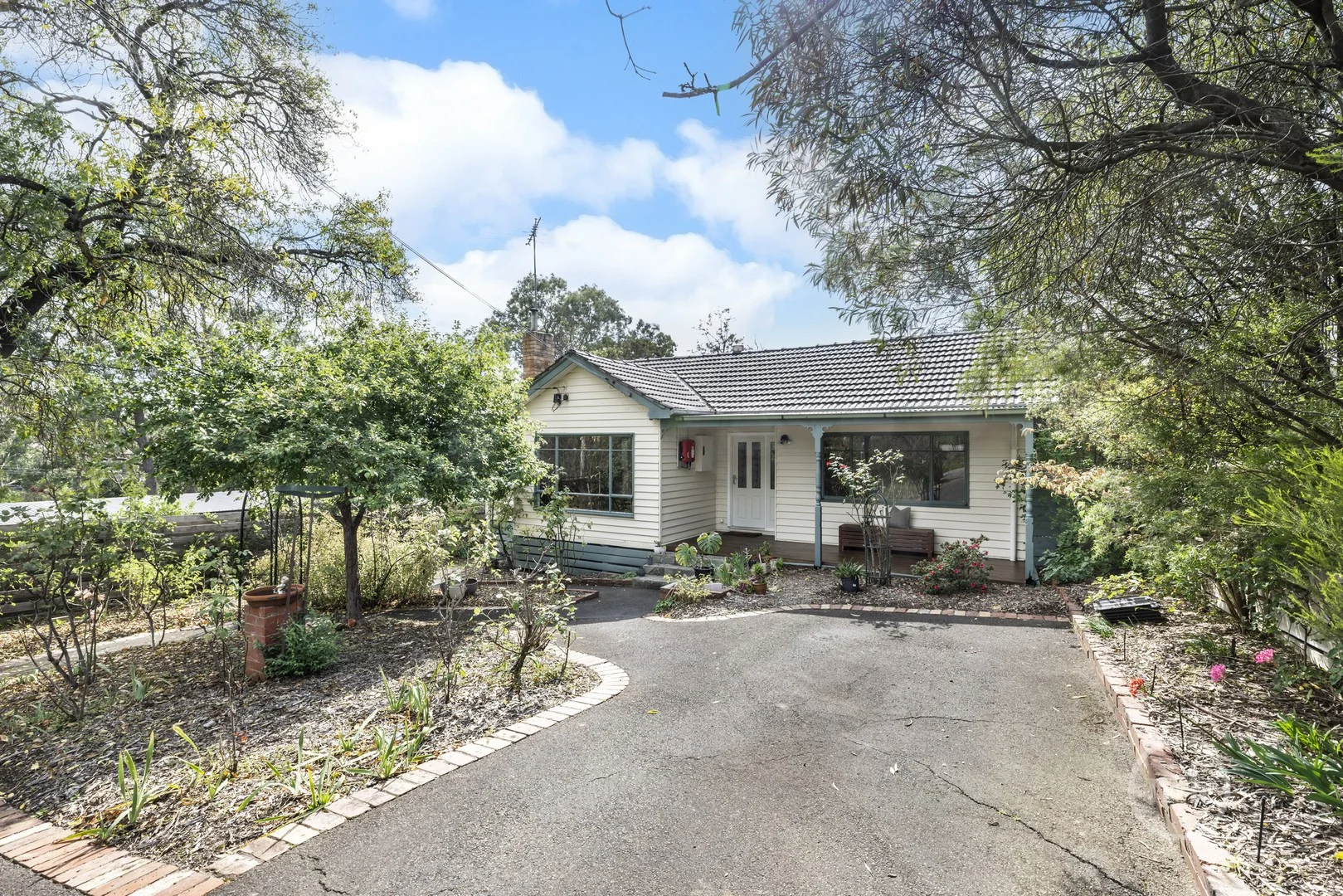 1/3 Nicholson Close, Research VIC 3095