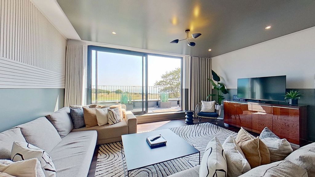 Additional image 7 of 3 bed penthouse for saleConvent Road, Broadstairs CT10