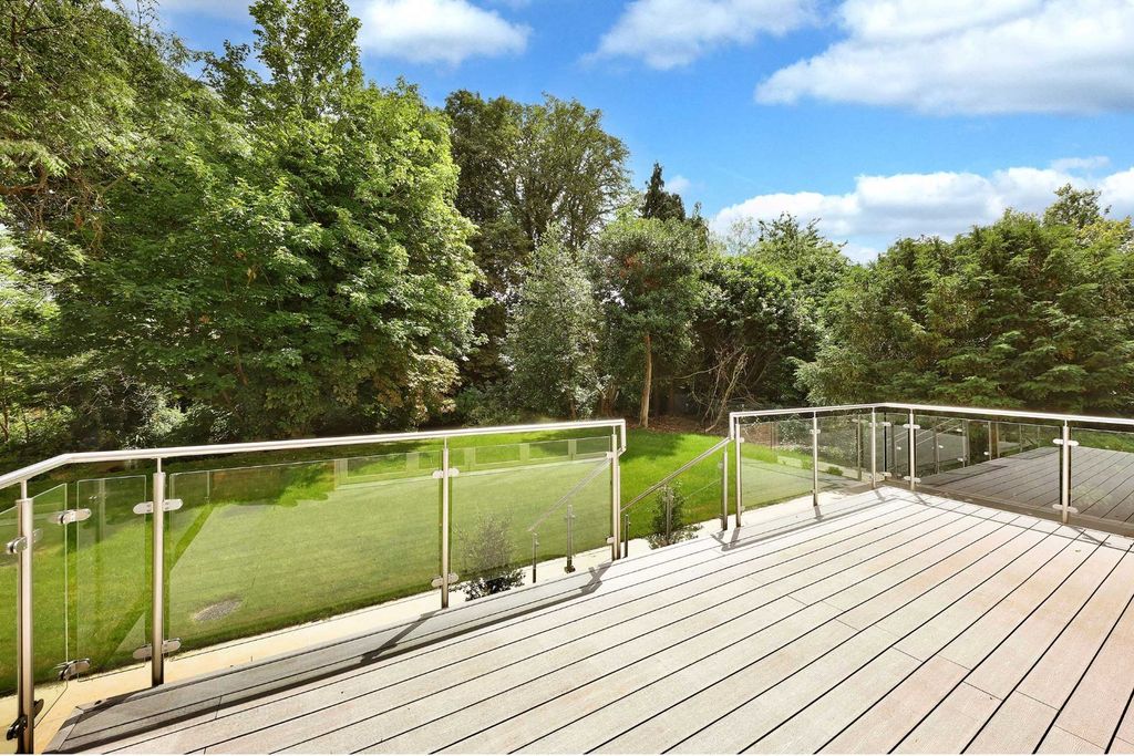 Additional image 4 of 5 bed country house for saleHedsor Road, Bourne End, Buckinghamshire SL8