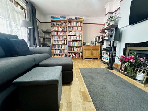 Buxton Drive, London E11
