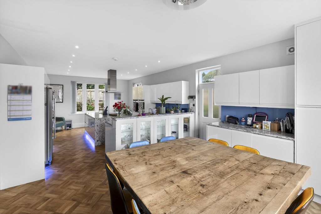 Additional image 2 of 6 bed detached house for saleMain Street, Brampton CA8
