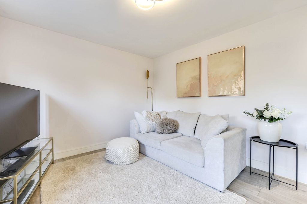 Additional image 4 of 2 bed flat for saleWaterside View, Harrogate Road, Bradford, West Yorkshire BD10