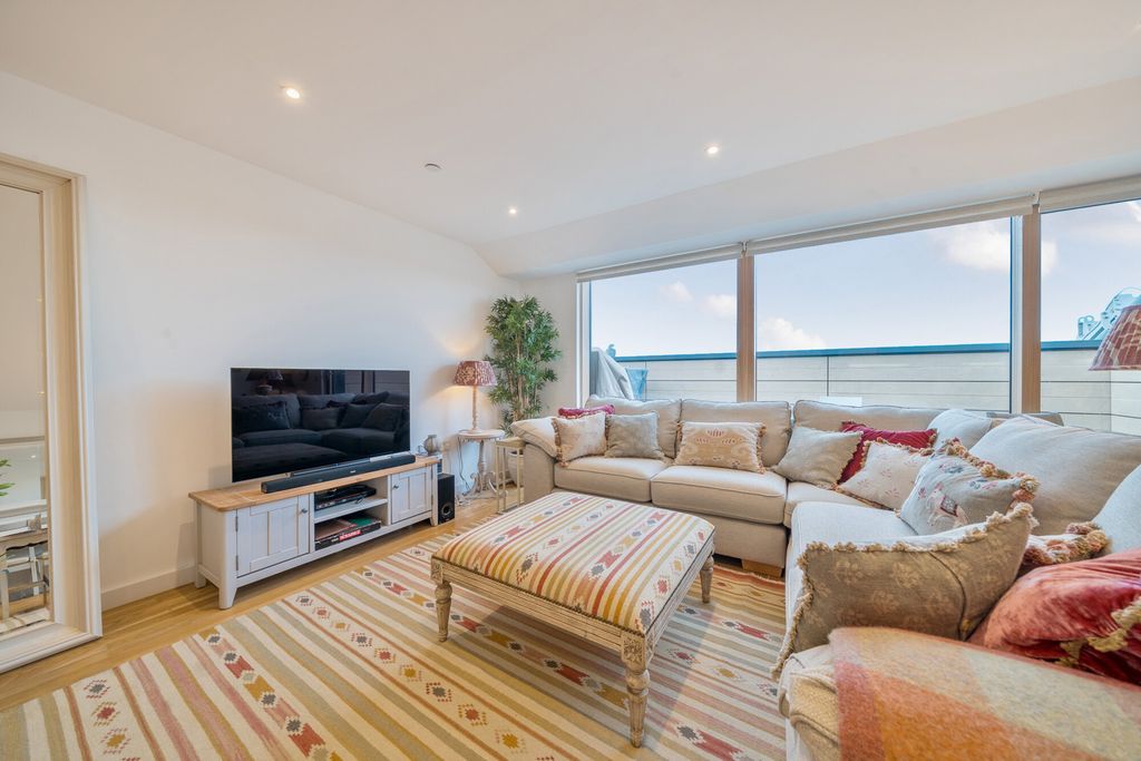Additional image 15 of 2 bed flat for saleSt. Marks Square, Bromley BR2