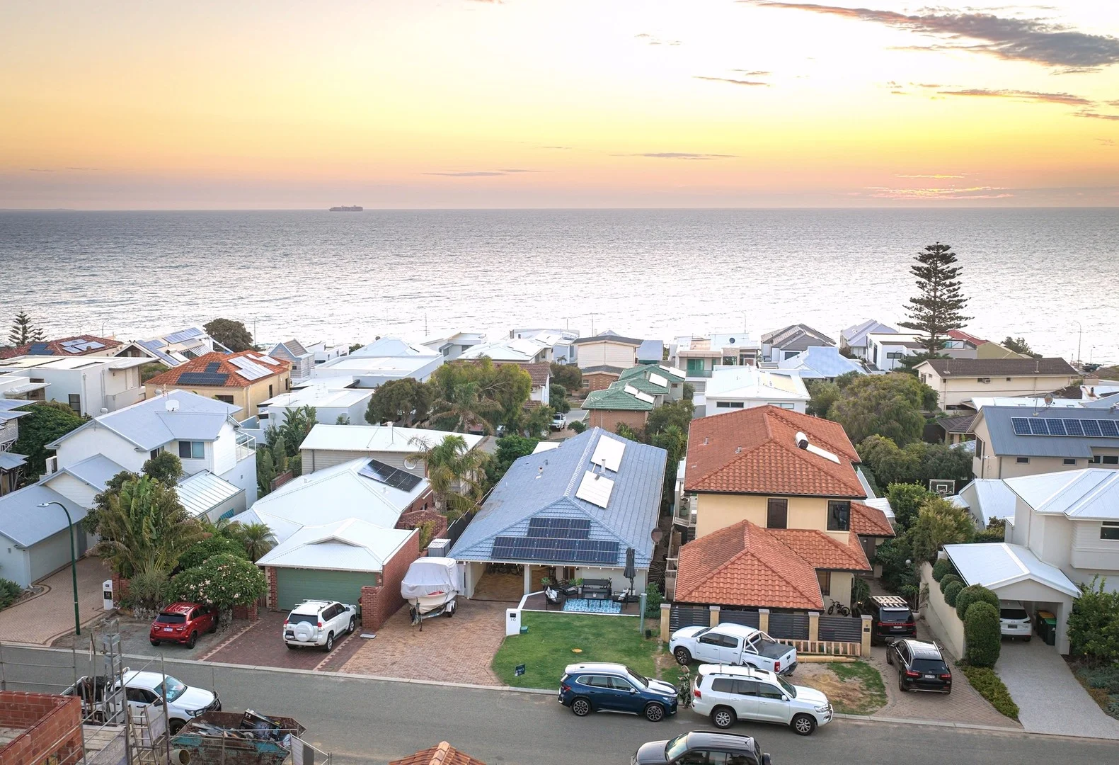 10 Floyd Street, Trigg WA 6029
