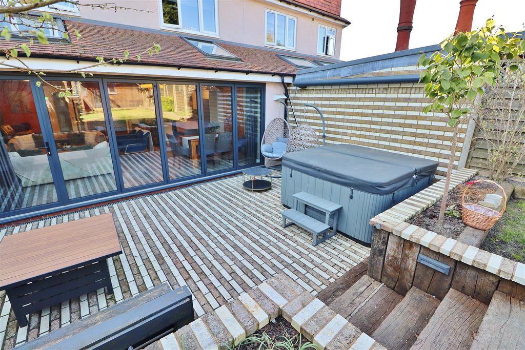 Additional image 37 of 5 bed semi-detached house for saleStanborough Avenue, Borehamwood WD6