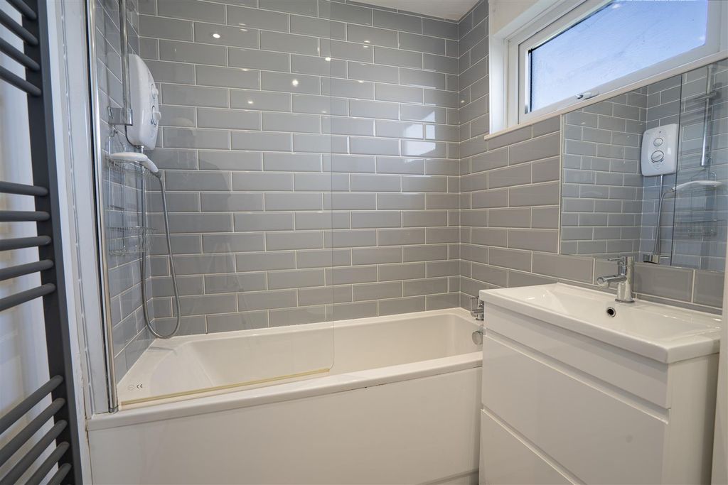 Additional image 11 of 2 bed flat for saleThe Mount, Appledore EX39