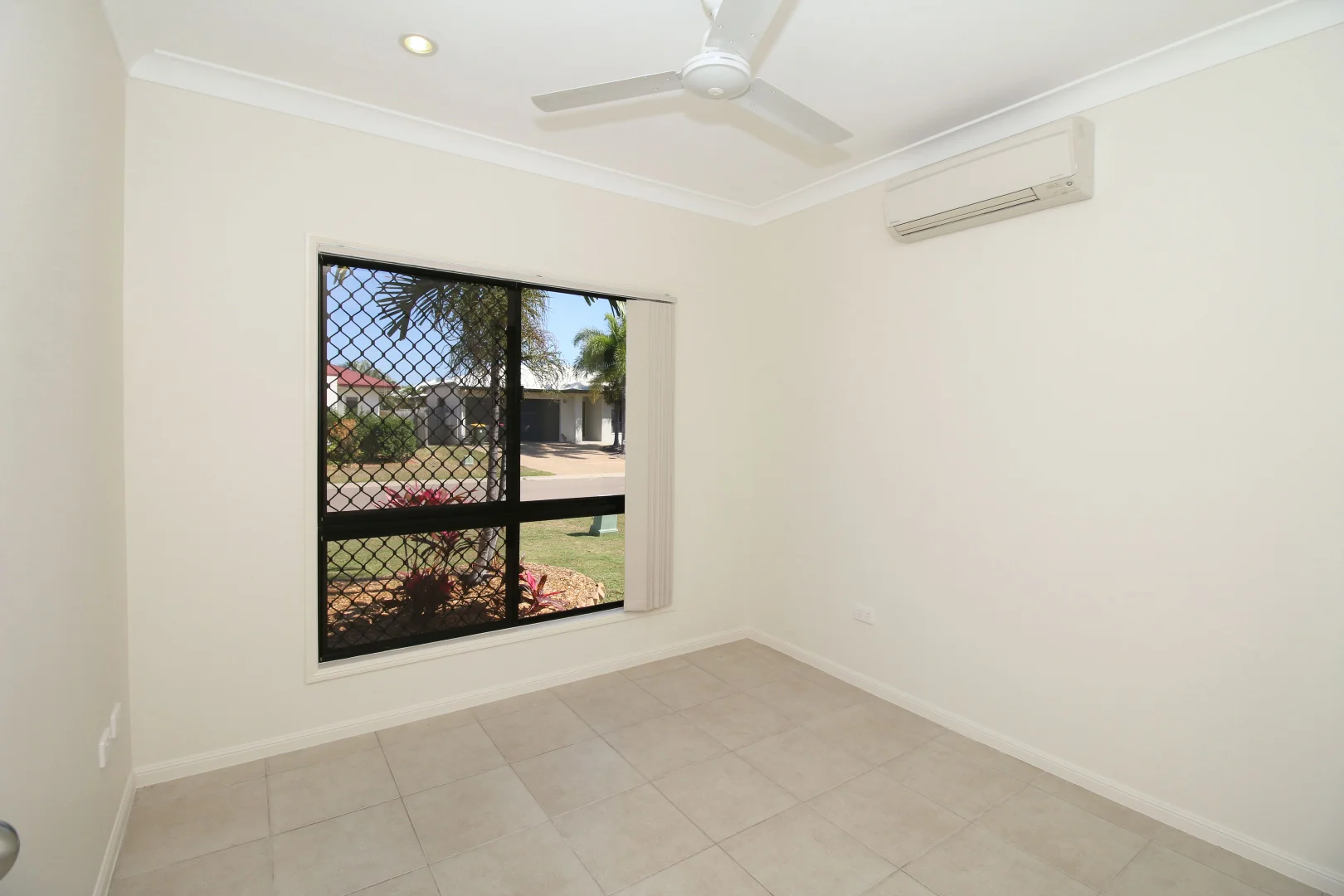 15 Skardon Place, Kelso QLD 4815 photo 4
