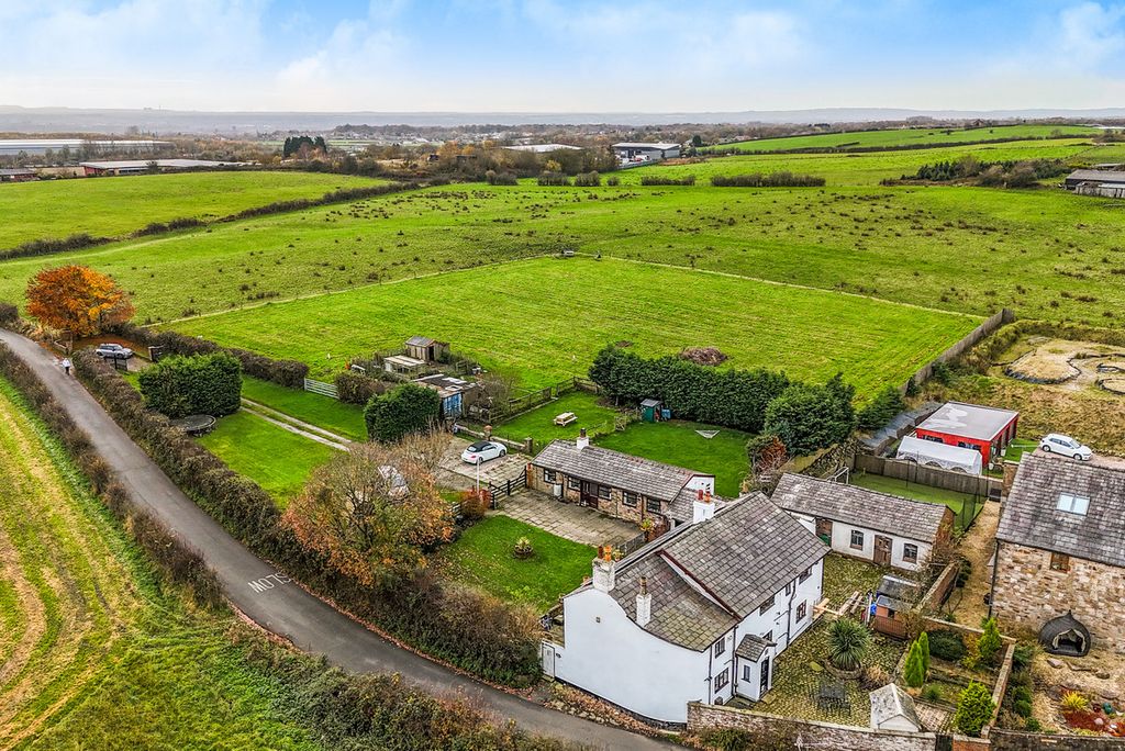 5 bed farmhouse for saleSlack Fold Lane, Farnworth, Bolton BL4