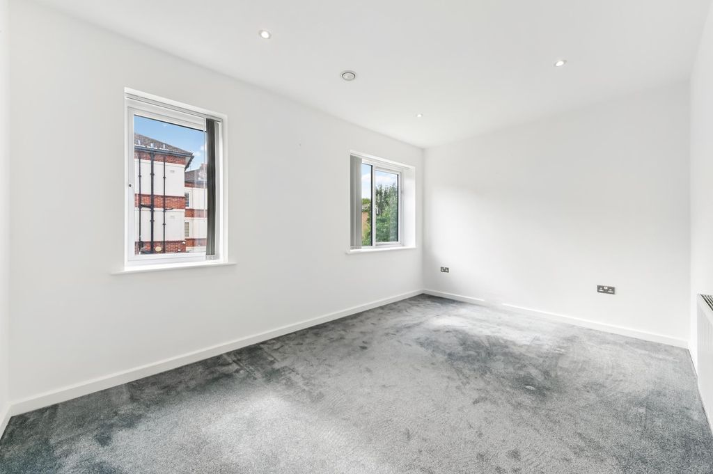 Additional image 9 of 3 bed semi-detached house for saleReynard Way, Brentford TW8