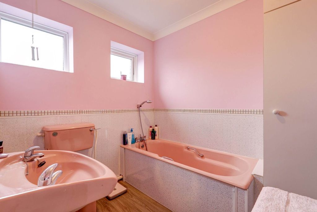 Additional image 8 of 2 bed flat for salePark Road, Blandford Forum DT11