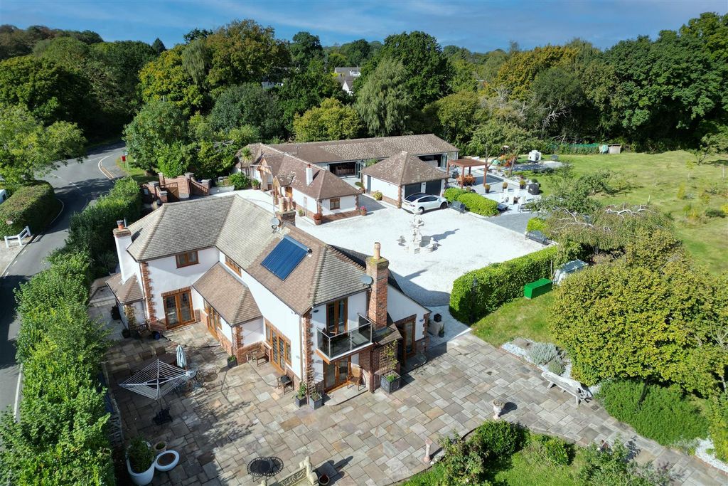 Additional image 3 of 6 bed detached house for saleHay Green Lane, Hook End, Brentwood CM15