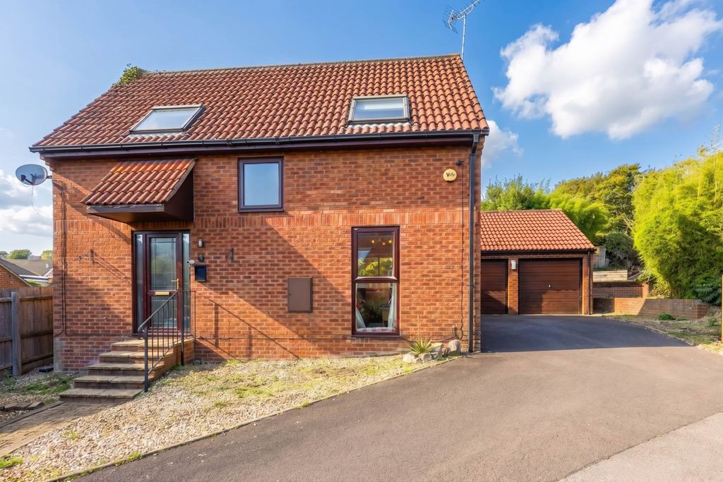 3 bed detached house for saleDownside Close, Blandford Forum DT11