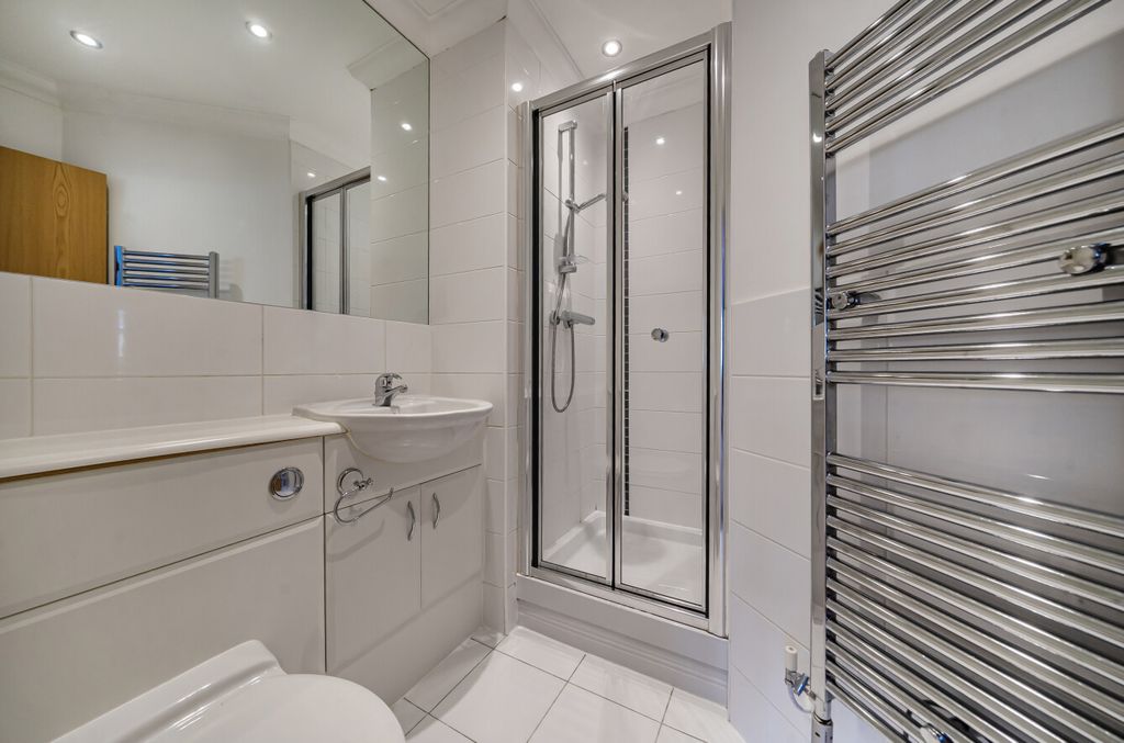 Additional image 6 of 2 bed flat for saleBroomfield, Binfield, Bracknell RG42