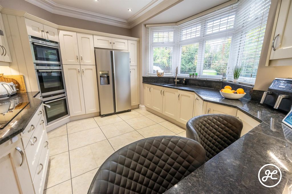 Additional image 8 of 6 bed detached house for saleDurleigh Road, Bridgwater TA6