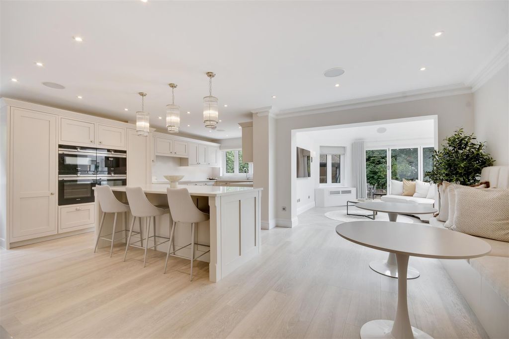 Additional image 3 of 6 bed detached house for saleWambrook Close, Hutton Mount, Brentwood CM13