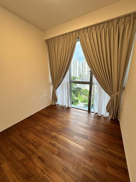18 Amber Gardens photo 5