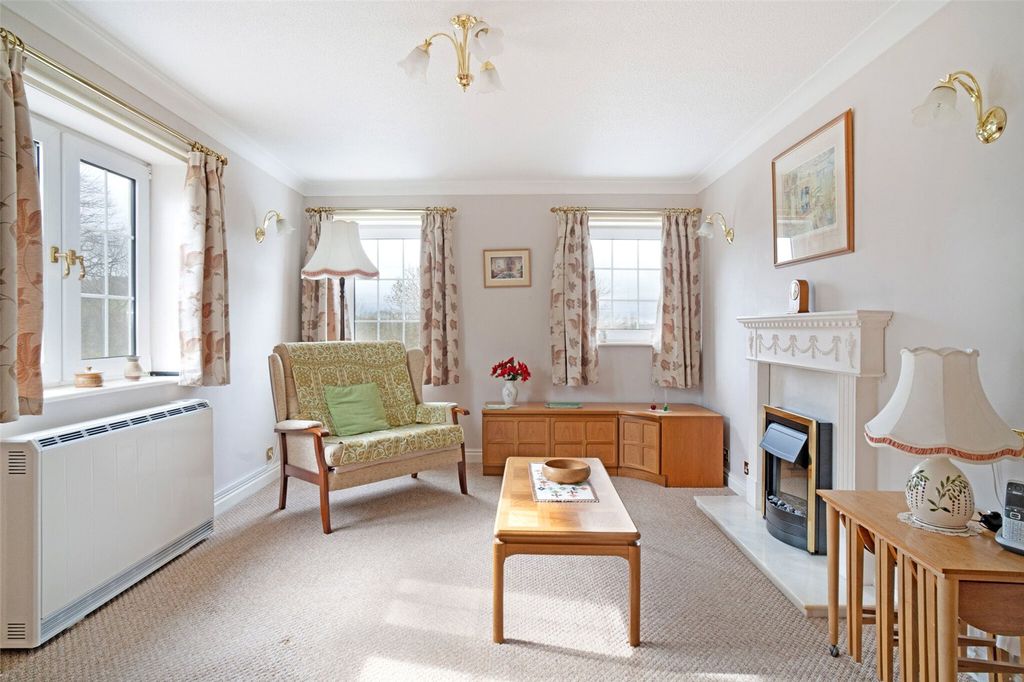2 bed flat for saleStation Road, Broadway, Worcestershire WR12 photo 2