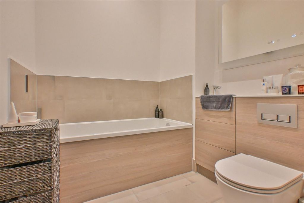 Additional image 9 of 2 bed flat for saleLa Plata House, Brentwood CM14