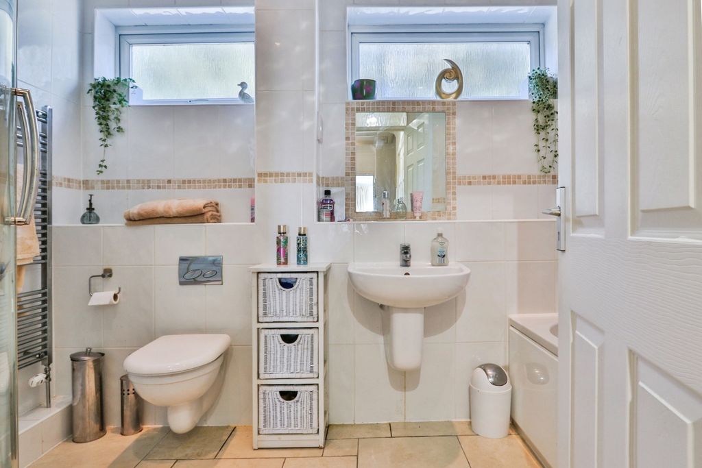 Additional image 9 of 3 bed flat for saleGrove Road, Bournemouth, Dorset BH1