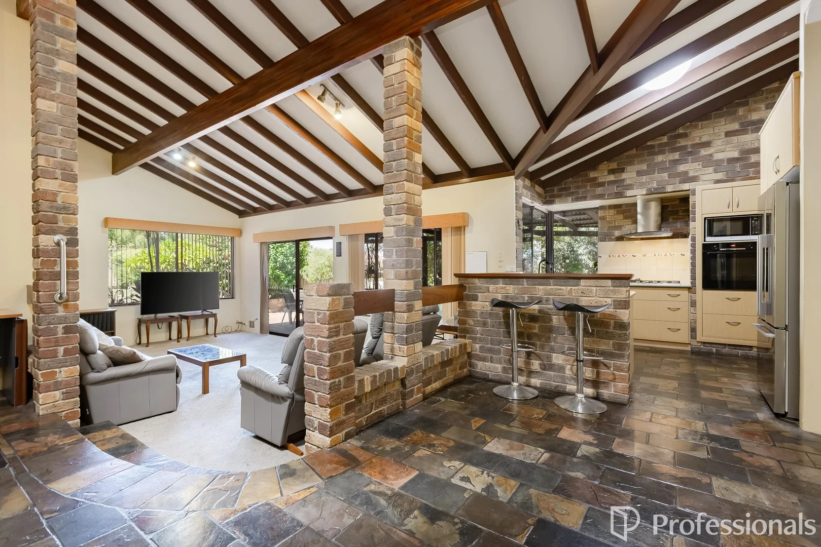 6 Flint Court, Leeming WA 6149