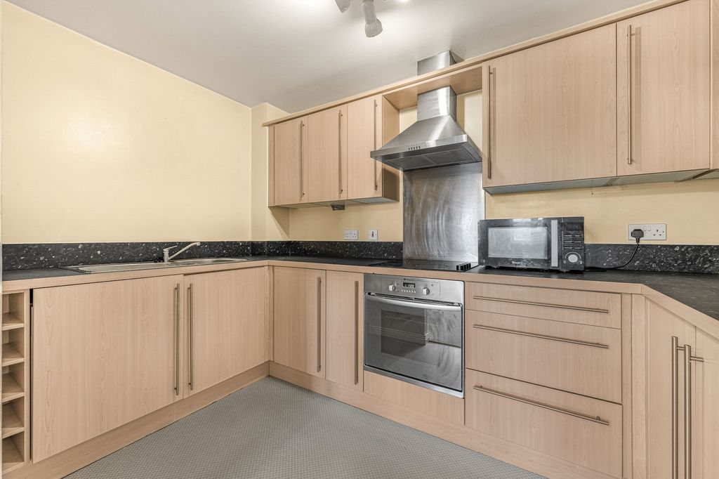 Additional image 9 of 2 bed flat for salePark Street, Bridgend CF31
