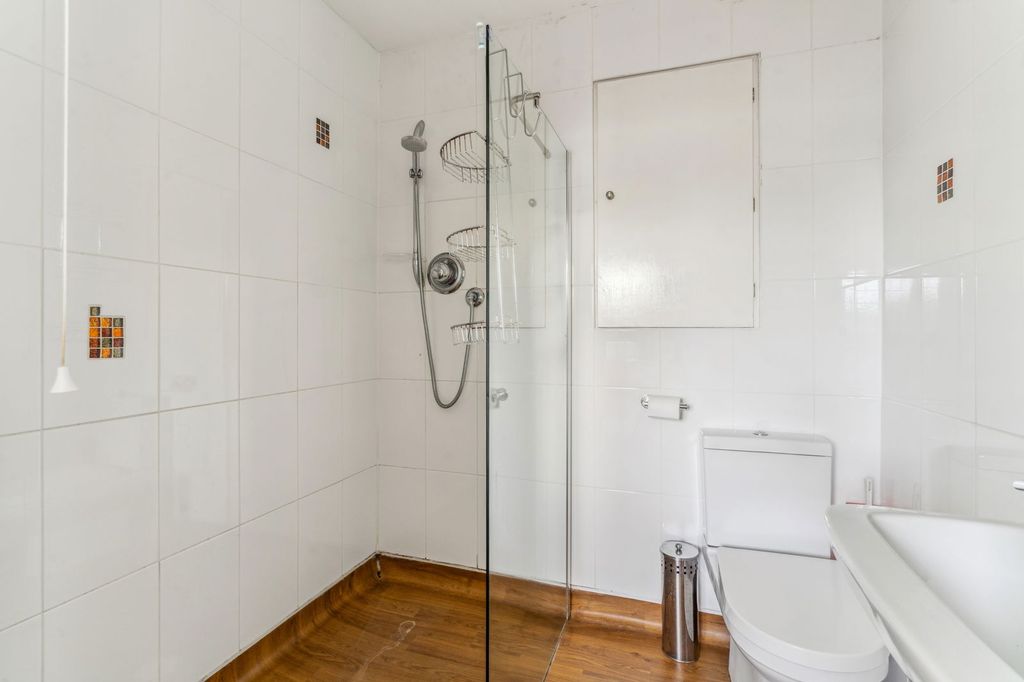 Additional image 20 of 7 bed detached house for saleBeech Drive, Borehamwood WD6
