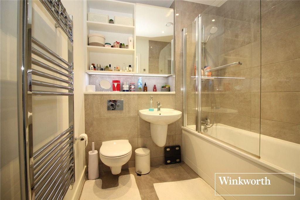 Additional image 10 of 2 bed flat for saleStation Road, Borehamwood, Hertfordshire WD6