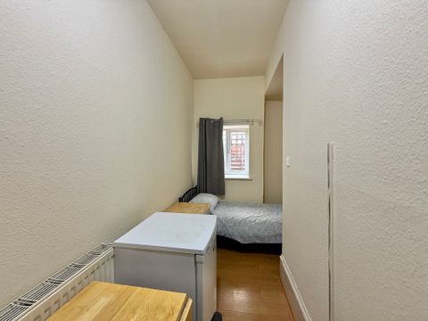 Cranhurst Road, London NW2, Room to rent