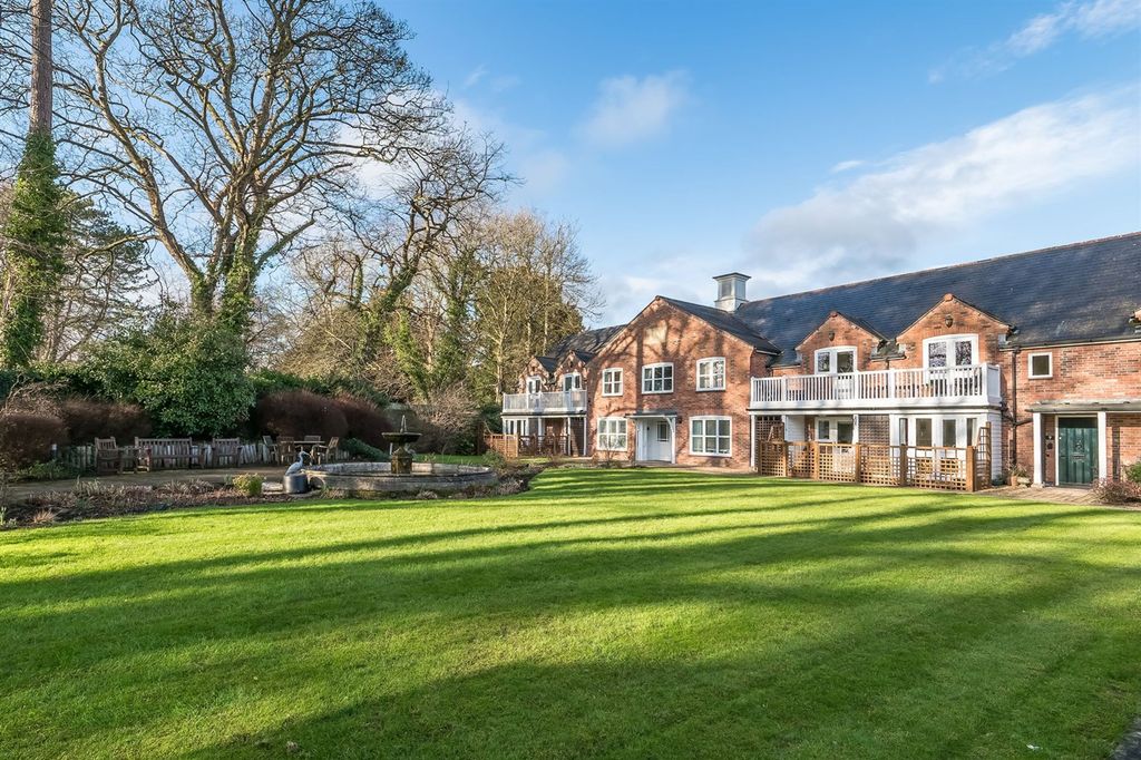 2 bed flat for saleShirleys Drive, Prestbury SK10