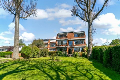 Hampton Court Road, East Molesey KT8